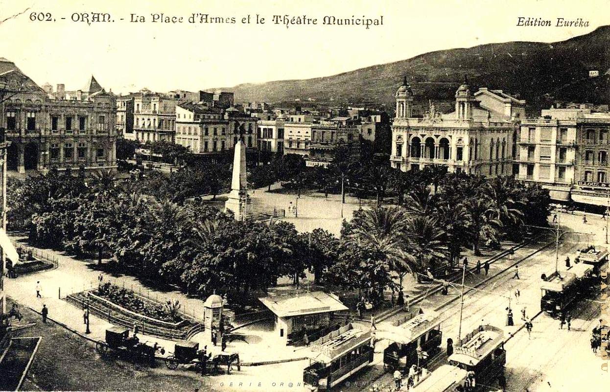 PA c- 024- Place d'Armes- trams et autobus.JPG
